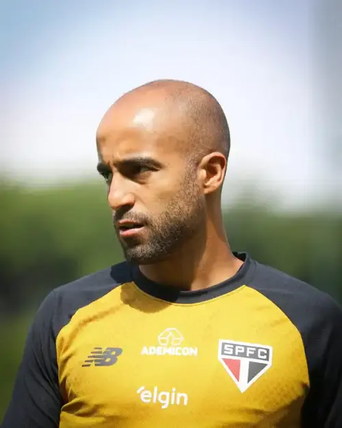 Lucas é liberado pelo DM e retorna aos treinos no São Paulo