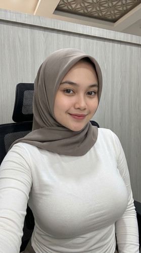 Seorang wanita muda 202604242221.jpg