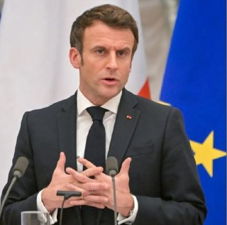 الرئيس الفرنسي: أعرب عن دعمه الكامل لبطريرك القدس اللاتيني والمسيحيين في الأرض المقدسة الذين منعوا من الاحتفال بقداس أحد الشعانين بكنيسة القيامة، وأدي...