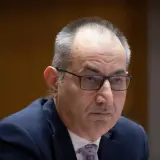 Un port confidential a escaladat ca fostul șef al afacerilor interne,