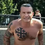 În timp ce echipa Trump duce un război neîncetat îmbotriva