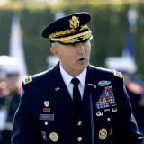 Hegseth elimină generalul de top al armatei în miscare rara