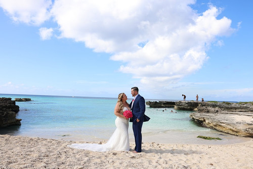 Getting Married in Grand Cayman with a Cruise Ship Wedding.jpg