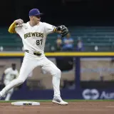 Brewers face oficial prelungirea contractului masiv Cooper Pratt