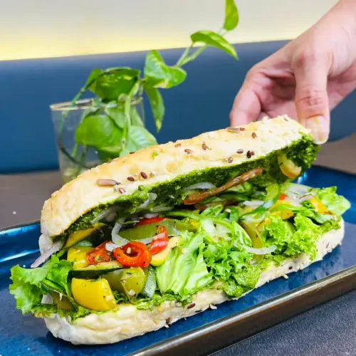 Healthy cafe in Noida.webp