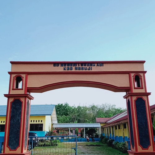 gerbang sd.jpg