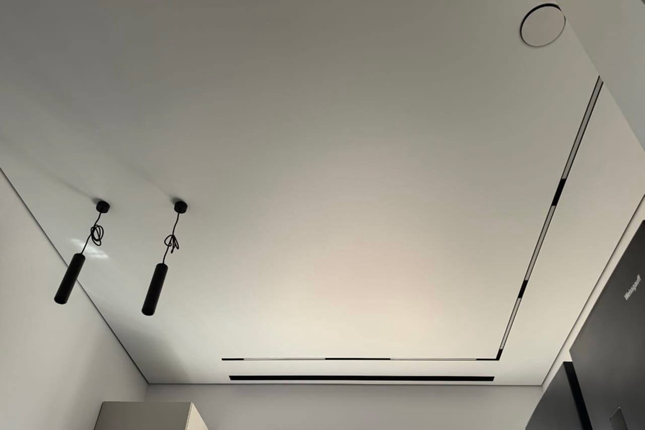 Трековые светильники натяжной потолок