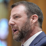 DHS resturi politica controversată de aprobare a lui Noem $100K