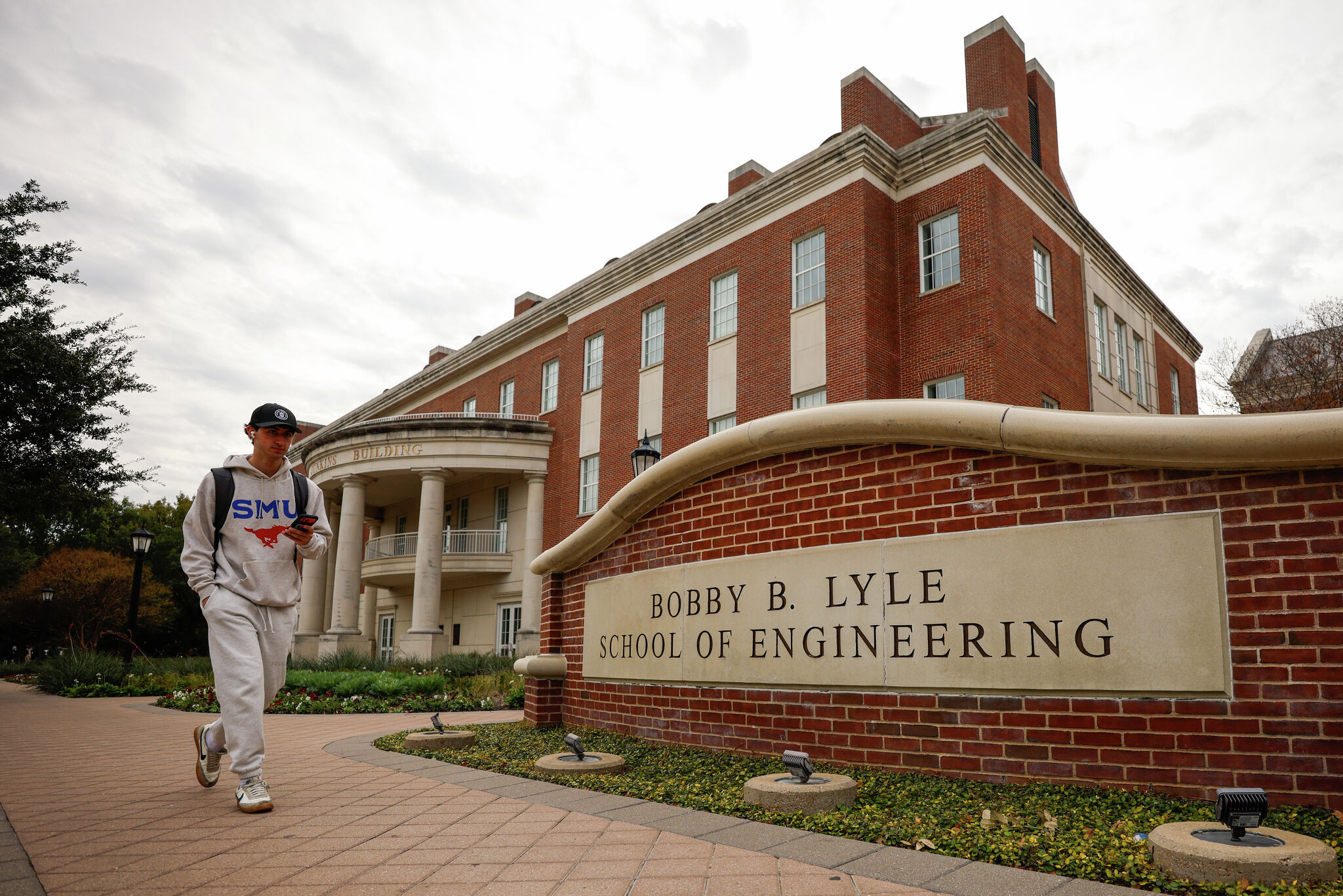 Dallas-based AECOM nu poate găsi destui ingineri AI de top. Se îndreaptă spre SMU pentru ajutor