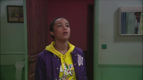 Haus Anubis, Das s2e101 Fereba Kone faint 1.jpg