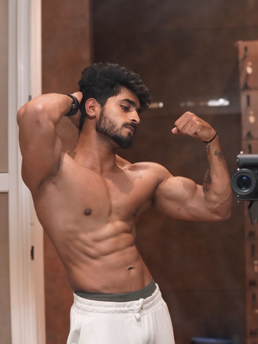 raj mohite 0707 1768536708 3811084590387861595 7445773993.jpg