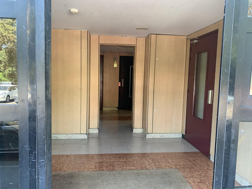 04 Couloir 2e porte bordeaux.jpg