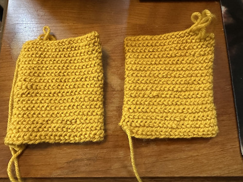 nalbinded wrist warmers WIP.jpg