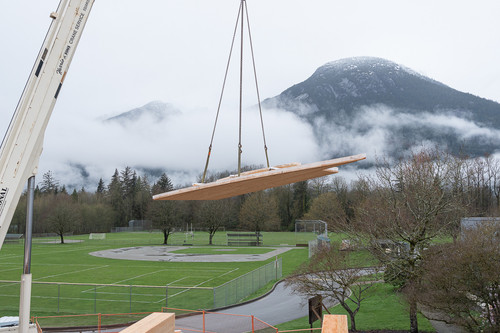 steelwood structure squamish crew rigging timber beam lift.jpg