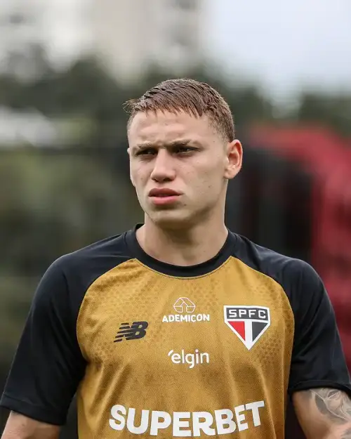 Maik se isola em treino separado no São Paulo após afastamento do elenco
