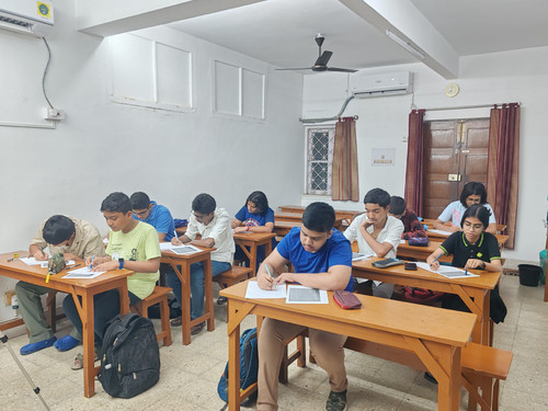 NEET  Physics coaching in Kestopur - Quark Centre for Physics Learning In Kolkata.jpg