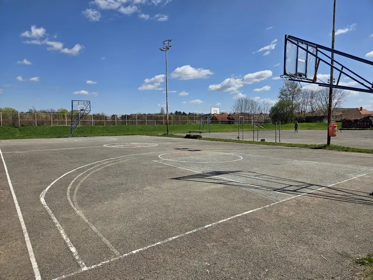 Rekonstrukcija sportskih terena i novo dečije igralište u MZ 21. oktobar