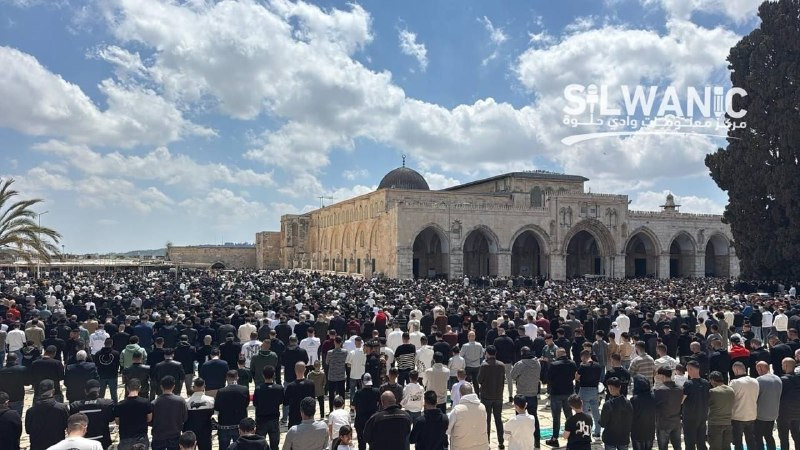 عشرات الآلاف يعمرون المسجد الأقصى المبارك في جمعته الأولى بعد الإغلاق الطويل الذي فرضه الاحتلال خلال الحرب مع إيران....