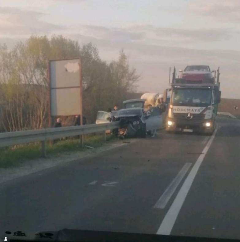 Sleteo sa puta, zaštitna ograda prošla kroz automobil! Jeziva nezgoda na putu Mladenovac – Topola