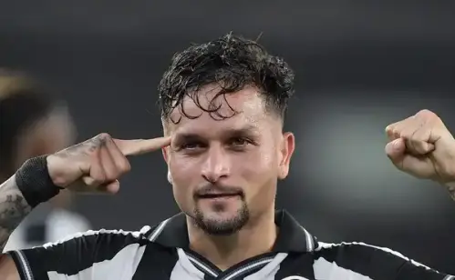 Artur é regularizado e vira aposta de Roger Machado para o duelo no Beira-Rio