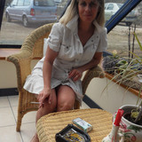 Lisa fume dans la veranda 01