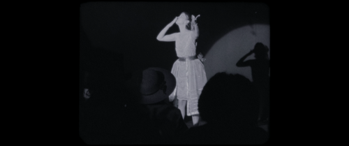 Pearl.2022.2160p.UHD.BluRay.x265.10bit.DoVi.Atmos.TrueHD.7.1 UBits.mkv 20231220 084536.139.png