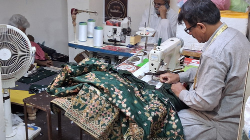 Aadut offer Online tailor, custom stiching Pakistan delivery USA, UK, Canada (99).jpg
