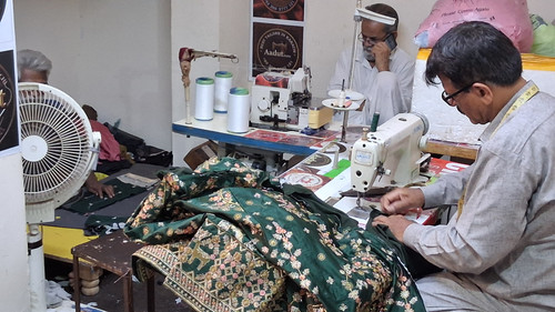 Aadut offer Online tailor, custom stiching Pakistan delivery USA, UK, Canada (100).jpg