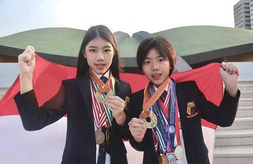 mischka aoki dan devon kei enzo kakak adik peraih 33 medali kompetisi sains dan matematika internasi.jpg