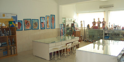 Lab sekolah.jpg