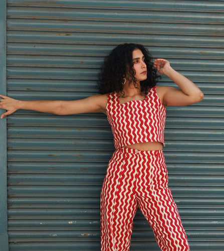 HKDR186MeitopRedSquiggle 0001 Layer131.jpg