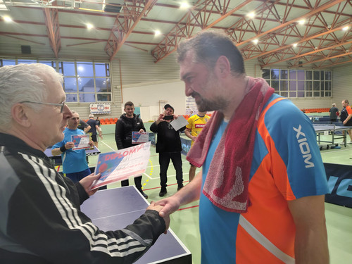 BIJny1R.md.jpg BIJny1R.md.jpg