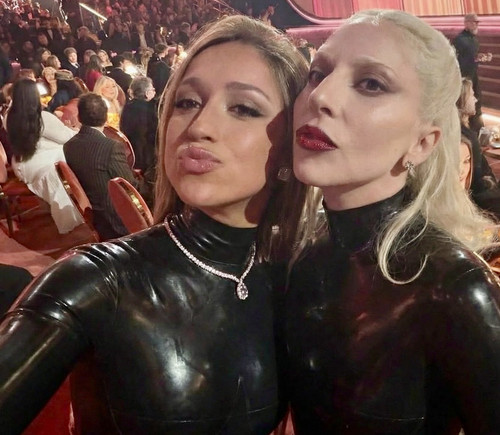 Latexinpublic latexfetischistinannarosenmüller.jpg