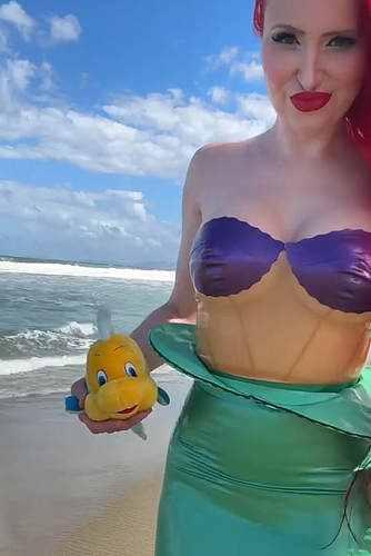 Latex arielle Anna Rosenmüller liebt es Latex zu tragen und sich als Bizzarlady im Puff besamen zu l.png