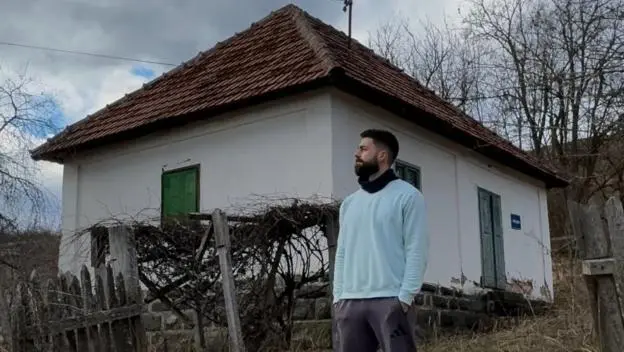 MIHAILO ODUŠEVIO SRBIJU: Kupio poslednju kuću u selu i zamenio gradski život izolacijom u prirodi! (VIDEO)