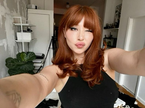 14. Instagram Influencer Eve Harper Close.jpg