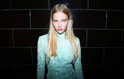 vzgliad poza model hair aktrisa sasha luss sasha luss figura.jpg