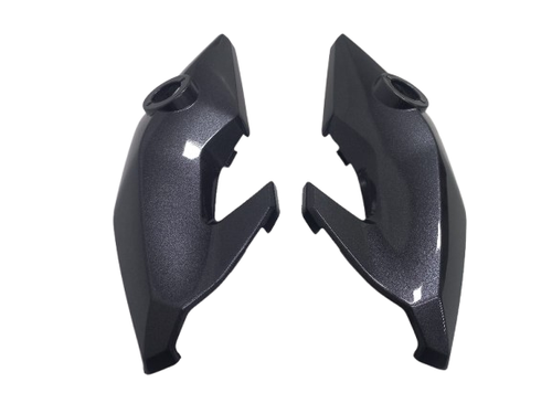 200398 Carenagem Lateral Farol FAN 150 FAN 160 19 21 Cinza Una Met?lico (Par).png