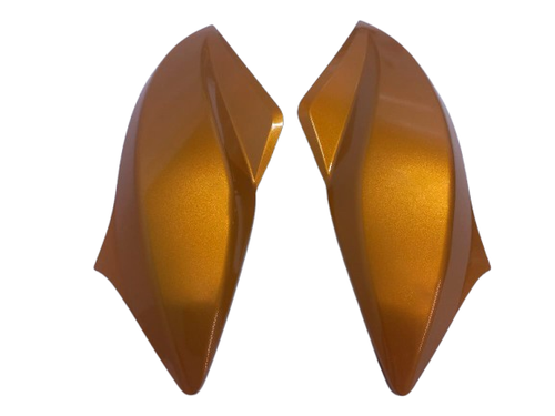 20060 Carenagem Lateral Farol TITAN 150 11 ? Amarelo Caju Perolizado (Par).png