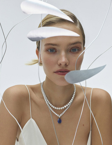 Sasha+Luss+by+Polina+Tverdaya+Vogue+Russia+Jan+2021+(14).jpg