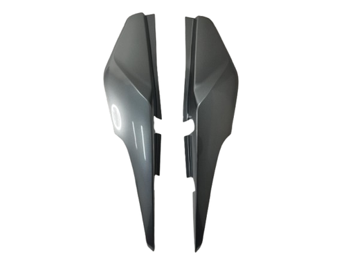 200335 Carenagem Lateral Traseira FAN 160 23 Prata Iron Nail Met?lico (Par).png