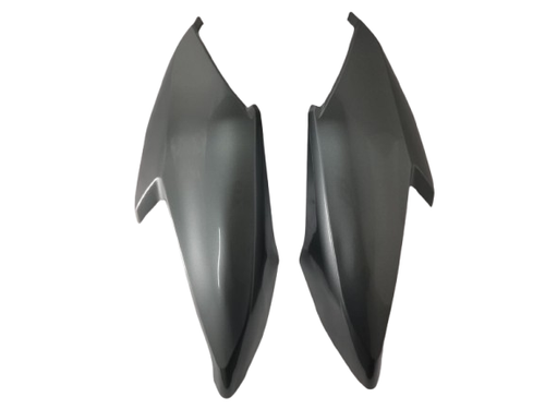 200479 Carenagem Lateral do Tanque FAN 160 22 Pintado na Cor da TITAN 160 19 21 Prata Ibi?na Met?lic.png