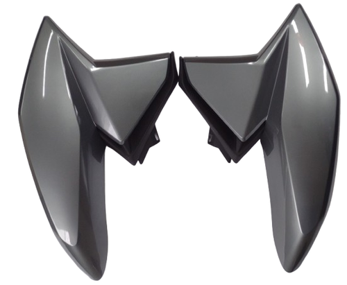 200197 Conjunto Caren. Lateral do Tanque + Defletor TITAN 160 19 Prata Ibi?na Met?lico (Par).png