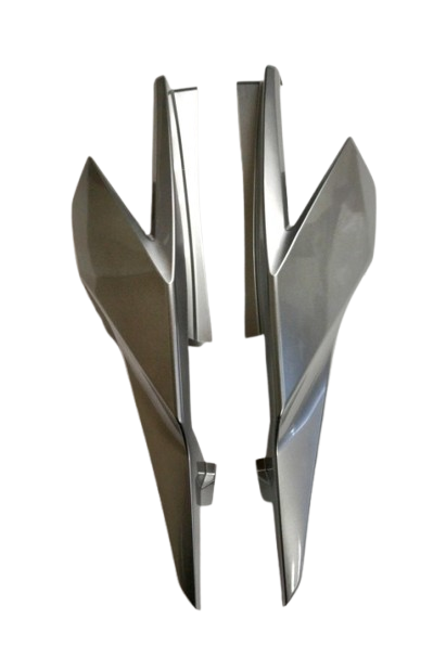 200379 Carenagem Lateral Traseira TITAN 160 22 24 Prata Force Met?lico (PAR).png