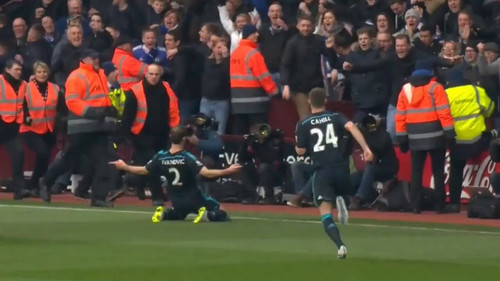 YAg k2XufM9jUfg .jpg