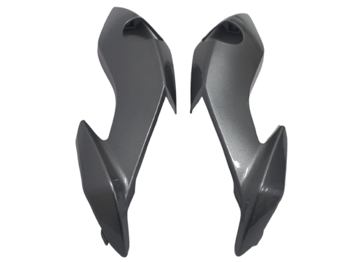 200318 Carenagem Lateral Farol FAN 160 23 Prata Iron Nail Met?lico (Par).png