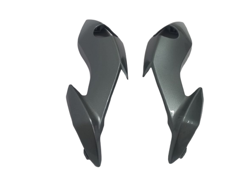 200473 Carenagem Lateral Farol FAN 160 22 Pintado na Cor da TITAN 160 19 21 Prata Ibi?na Met?lico (P.png