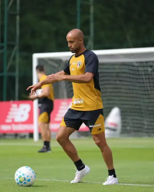 Lucas Moura treina sem restrições e pode reforçar o São Paulo contra o Bahia