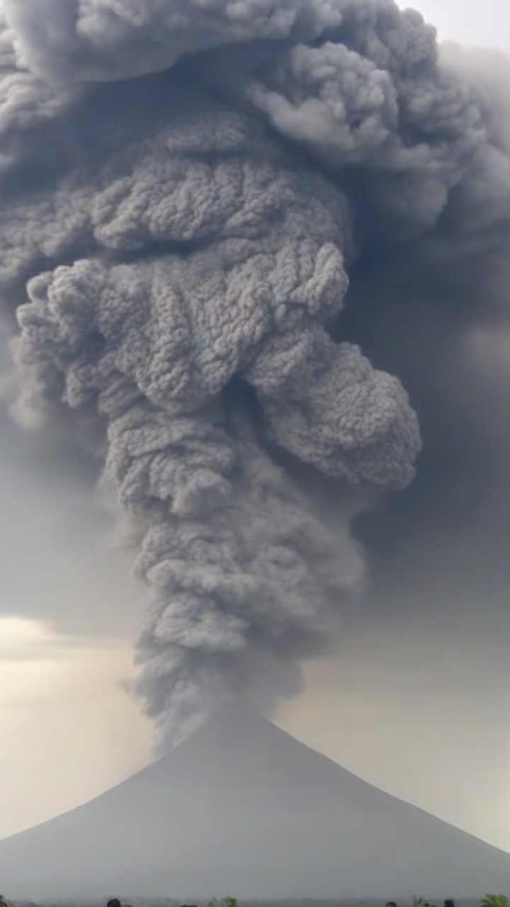 Ashfall blankets Albay as Mayon Volcano spews pyroclastic materials