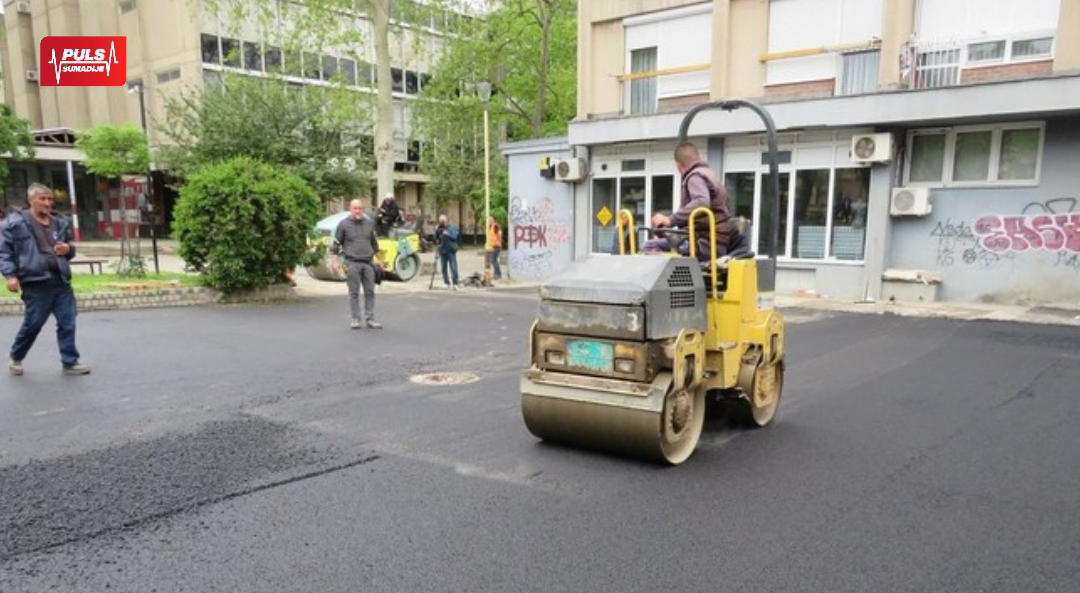 Asfaltirano parkiralište iza Starog suda